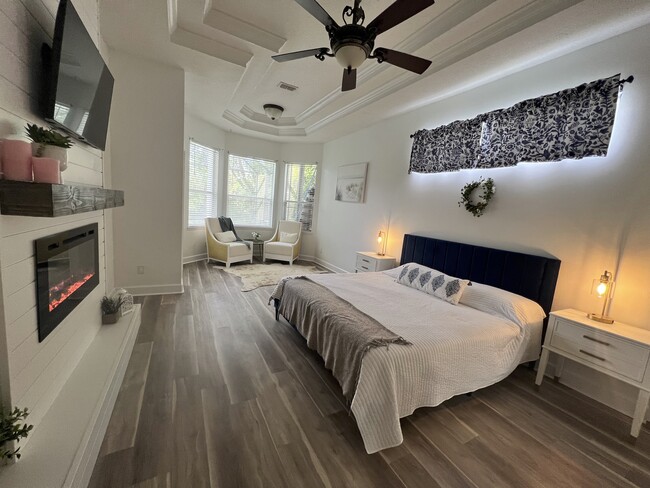 Building Photo - 405 W Silverthorn Ln