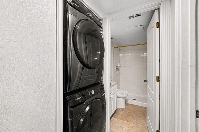 Building Photo - 5567 Sea Forest Dr