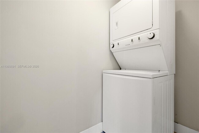 Building Photo - 3056 Shipping Ave