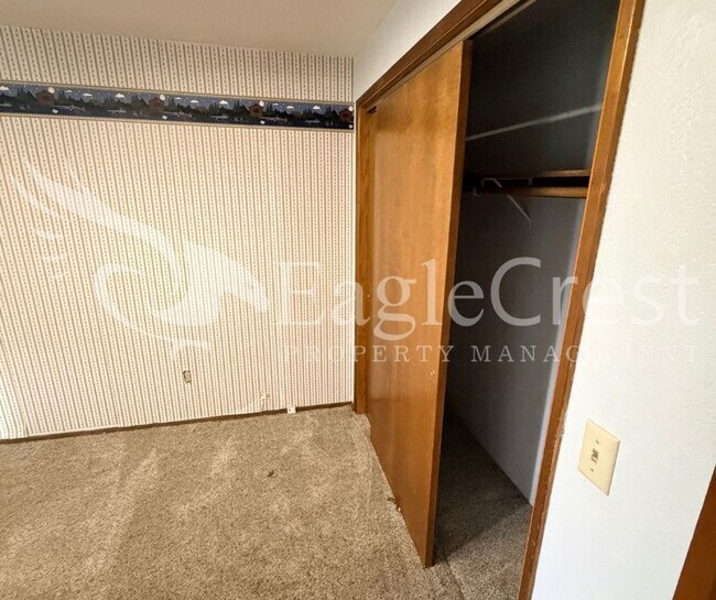 Building Photo - Thoughtfully Designed 3 Bedroom 2 bathroom Home with Open Kitchen and Private Deck