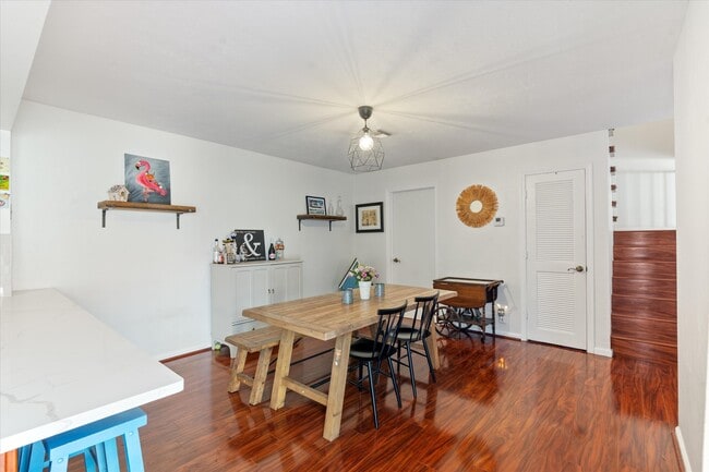 Building Photo - 1423 SW 28th Ave