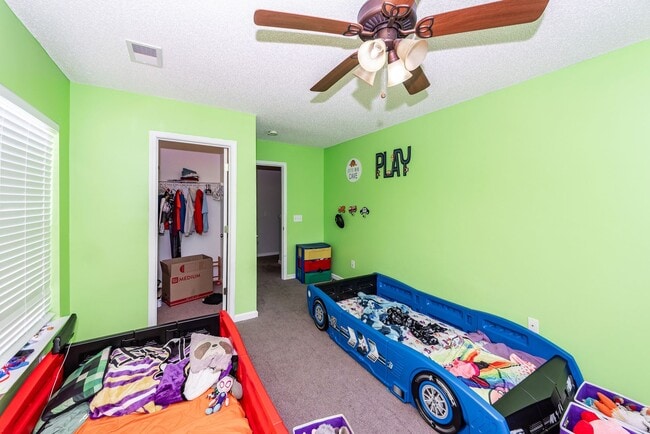 Building Photo - 5 Bedroom 3 Bath Home in Moss Grove Planta...