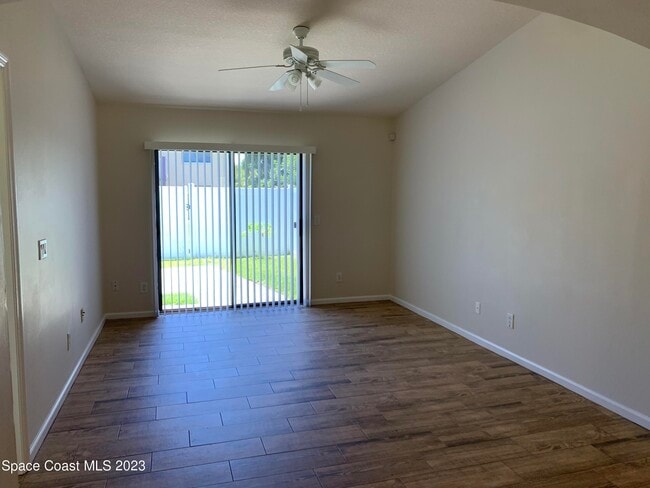 Building Photo - 1070 Luminary Cir