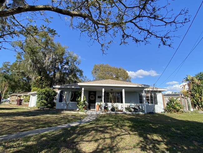 Large Corner Lot - Front Yard - 841 S Bumby Ave