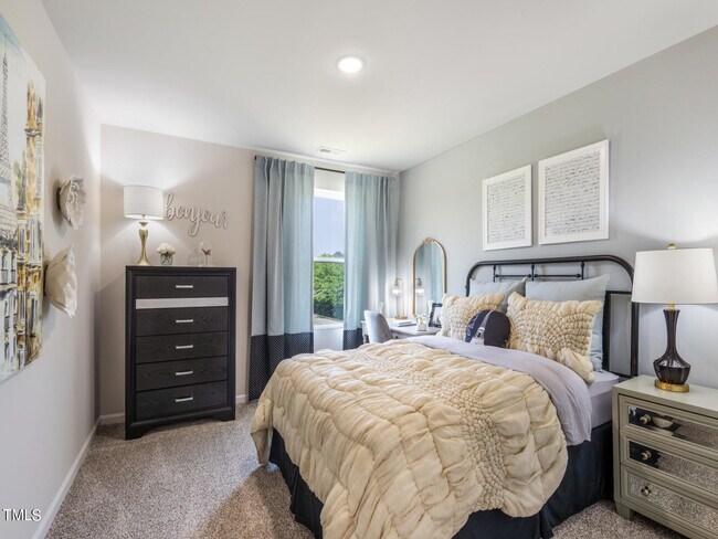 Building Photo - 327 White Birch Ln