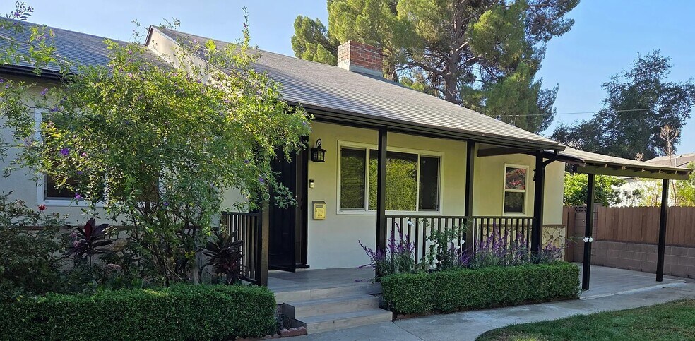 Building Photo - 11536 Cumpston St