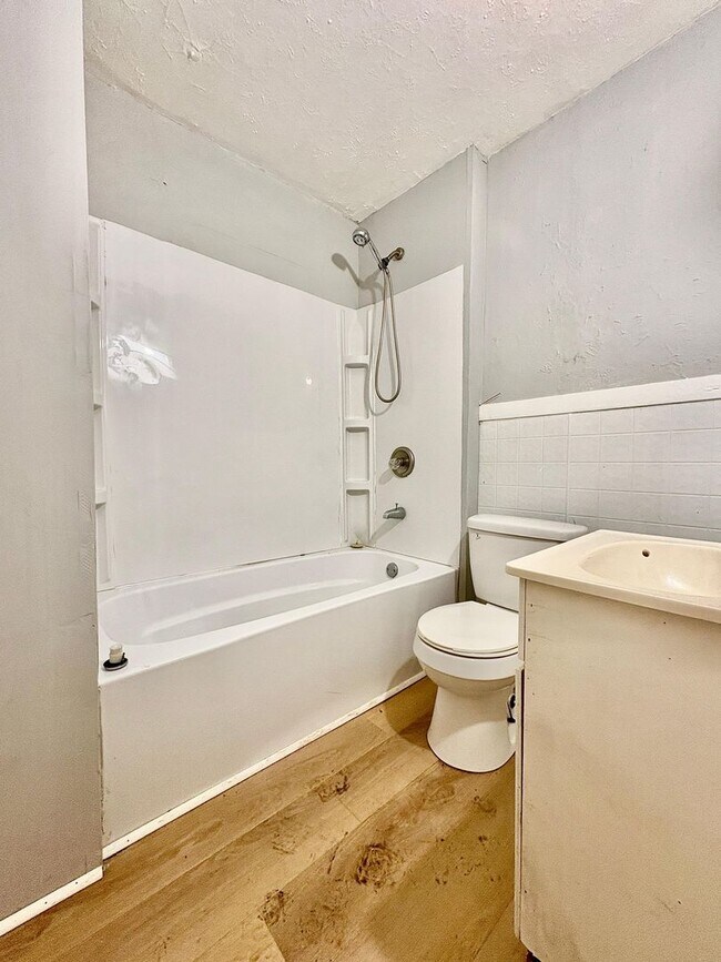 Building Photo - 3013 S Michigan St