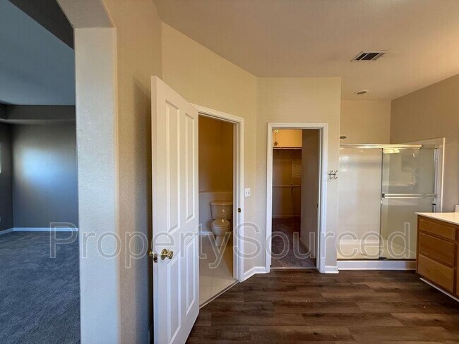 Building Photo - 2080 Picadilly Ct