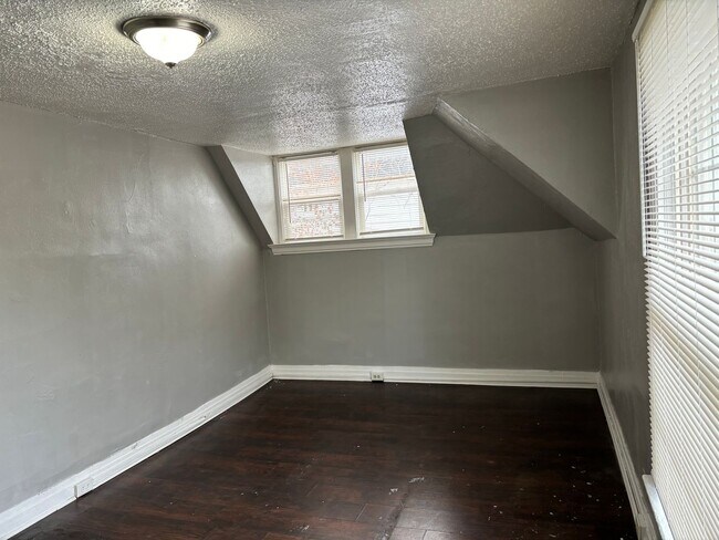 Building Photo - 2427 Switzer Ave