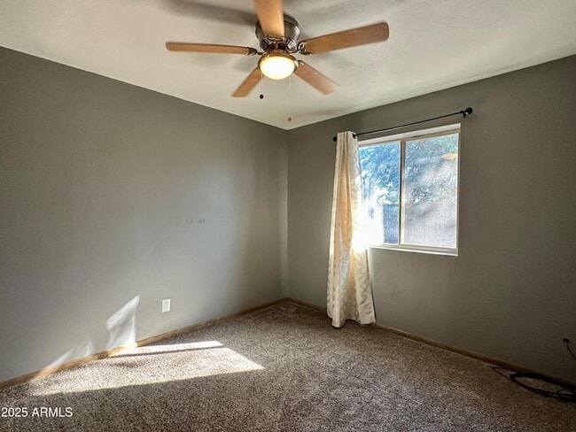 Building Photo - 2535 E Maryland Dr