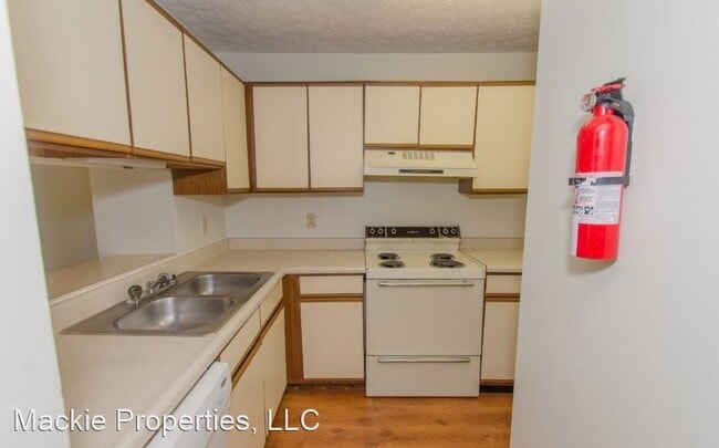 Building Photo - 3 br, 2.5 bath House - 331 East Varsity Lane