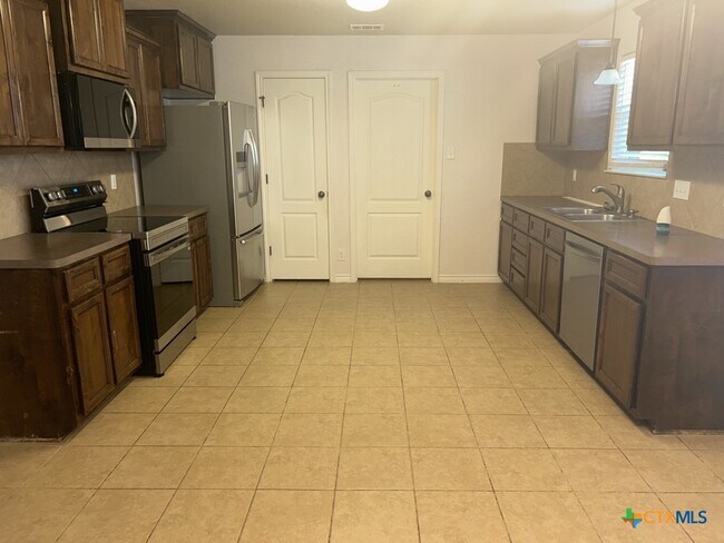 Building Photo - 301 Vega Ln
