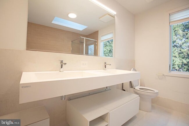 Building Photo - 92 Overbrook Dr