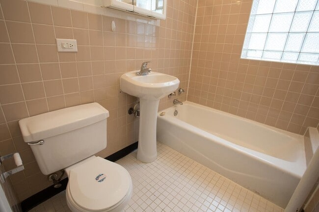Floorplan - 5416 S. Woodlawn Avenue