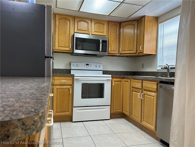 Building Photo - 603 Manor Cir