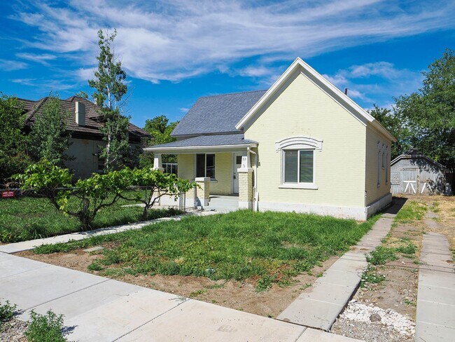 Building Photo - 2 Bedroom, 1 Bathroom American Fork Home