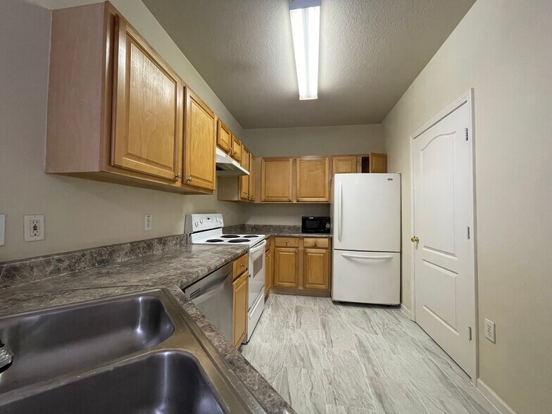 Building Photo - 18108 VILLA CREEK Dr
