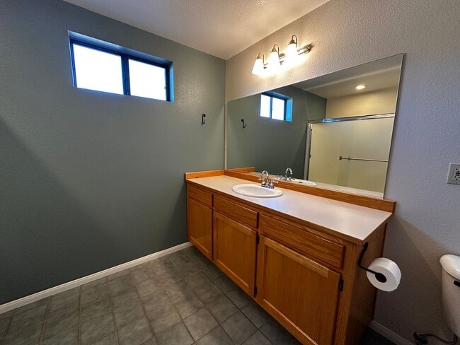 Building Photo - Views from Paradise!