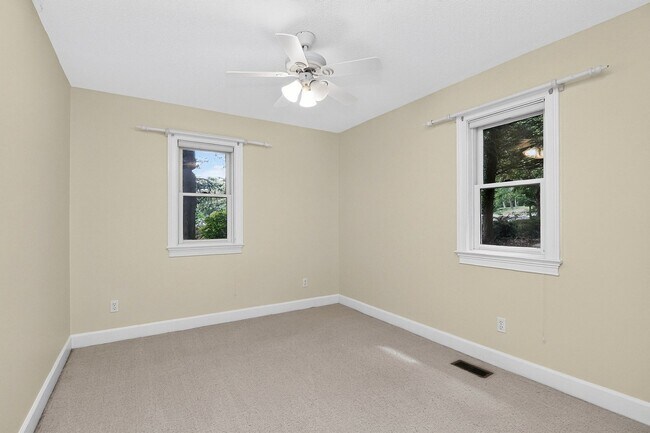 Building Photo - 151 Seagrove Ln