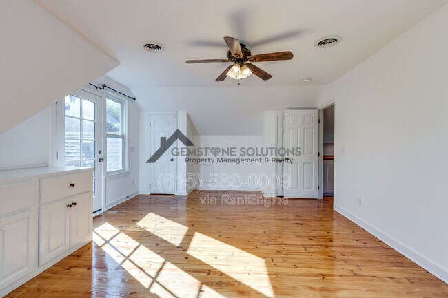 Building Photo - 502 32nd Ave S