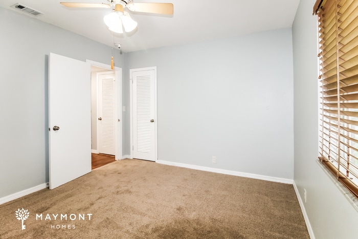 Building Photo - 5515 E Live Oak Ln