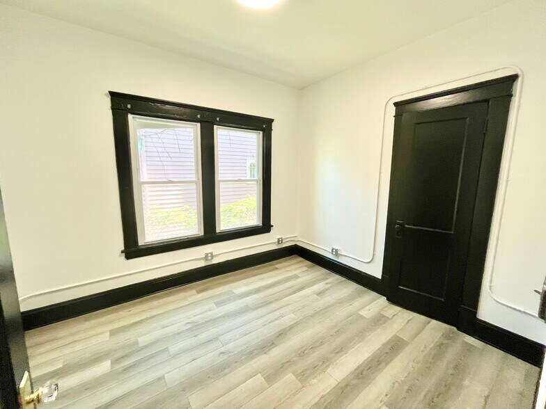 Building Photo - 1331 W 65th St