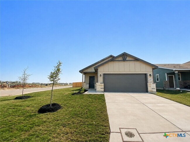 Building Photo - 2445 Ayers Dr
