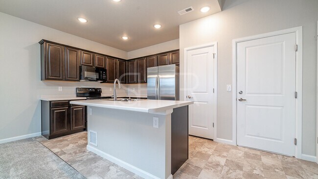 Building Photo - 3 Bedroom Townhouse in Wolf Ranch