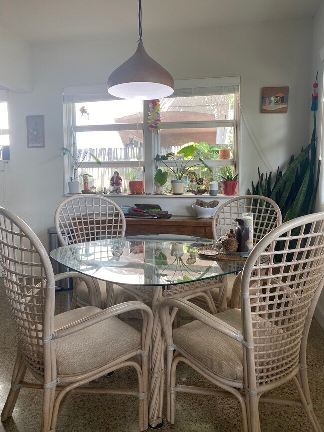 Building Photo - 713 SW 7th St