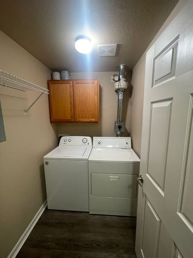 Building Photo - Discover Your Dream Lifestyle: Luxury Cond...