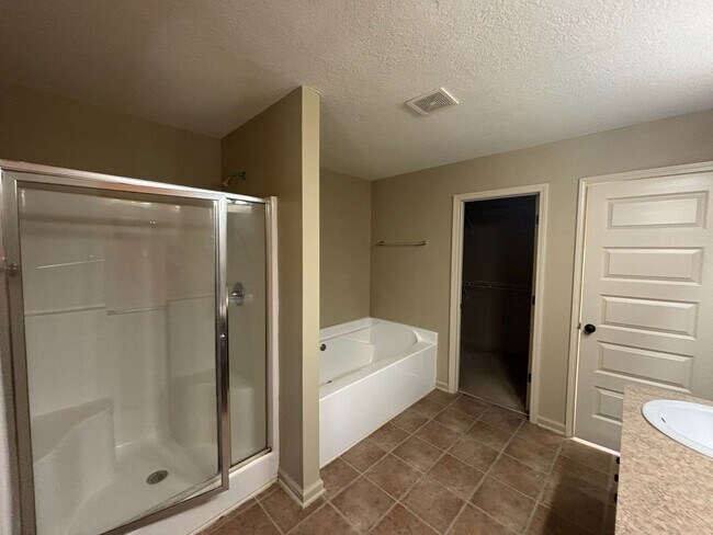 Building Photo - This property blends ample living space and storage with functional amenities.