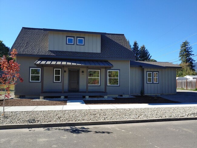 Primary Photo - Downtown Sandpoint - New Custom Home!