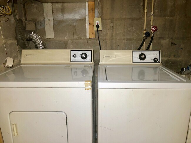 Building Photo - Charming 3 Bedroom/2 Bathroom Duplex in West Hills, MD!