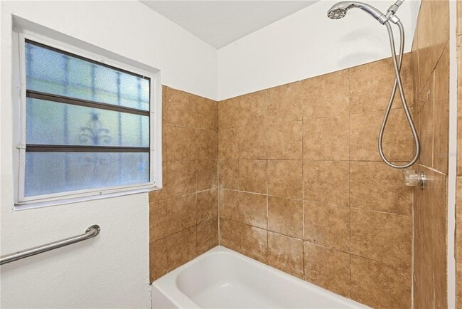 Building Photo - 808 S Ivey Ln