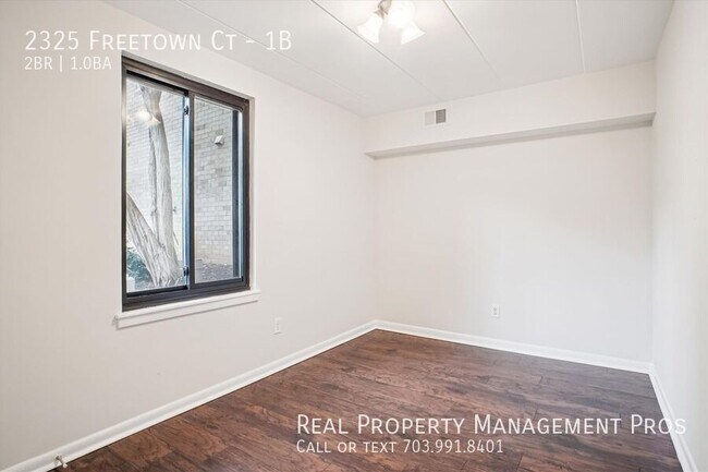 Building Photo - 2325 Freetown Ct