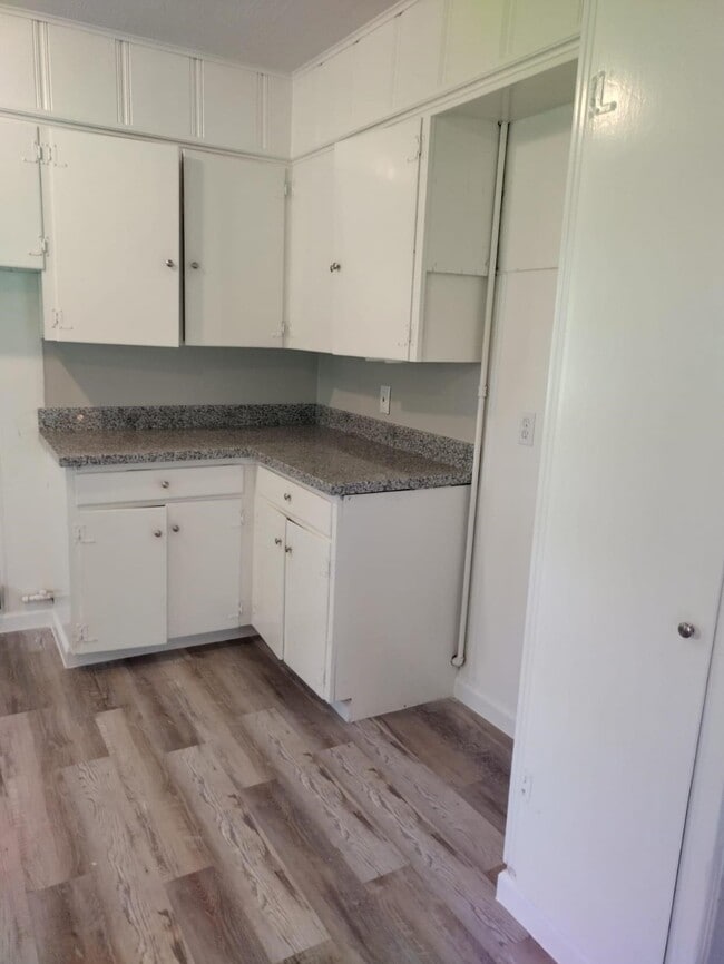 Building Photo - 1220 Walnut St