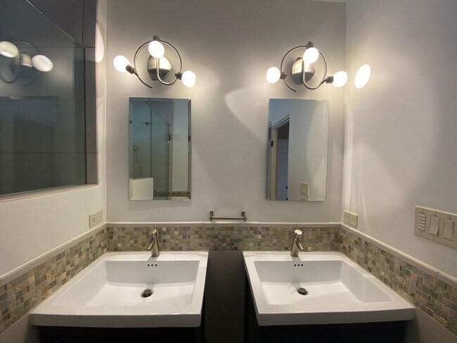 Building Photo - 1035 Orilla Del Mar Dr