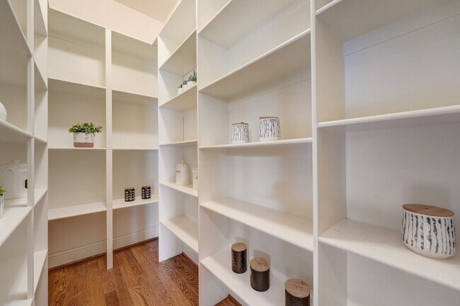Building Photo - 140 Emerald Estates Ct