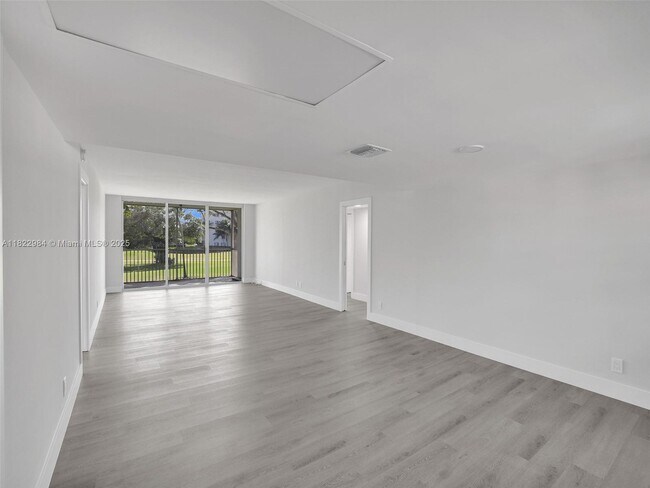 Building Photo - 3700 Oaks Clubhouse Dr