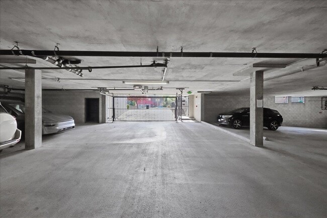 Building Photo - 11 Hayward Ave