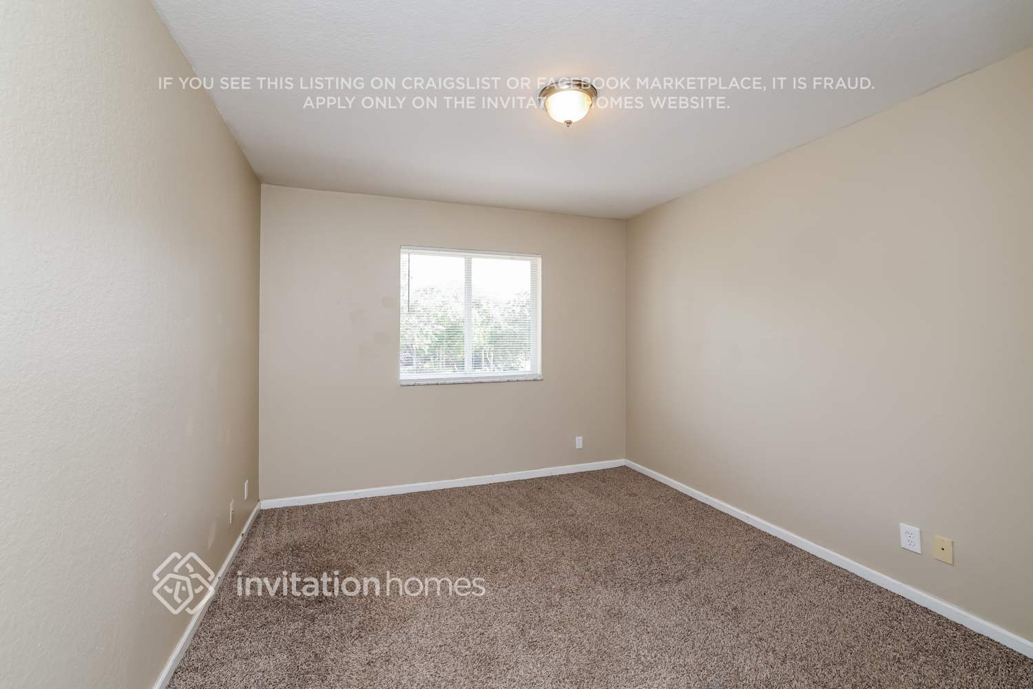 Building Photo - 2819 S Evergreen Cir