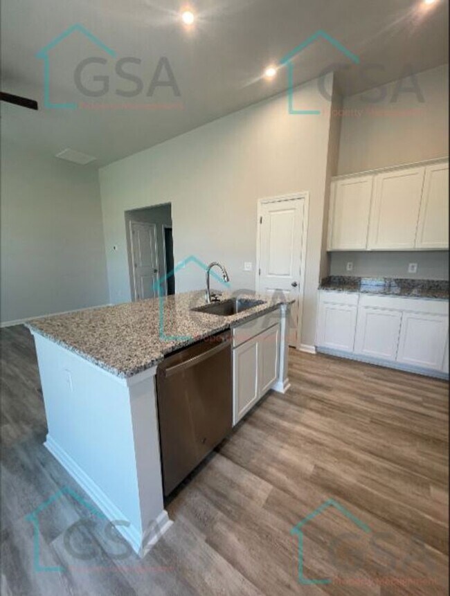 Building Photo - 3 Bedroom 2 Bath Lyman, SC 29365 Available...