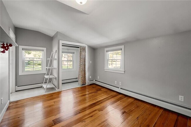 Building Photo - 225 Waldron Ave