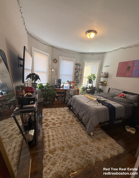 Building Photo - 71 Hillside St