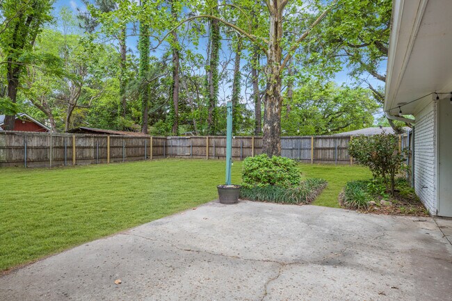 Building Photo - 225 Aurore Ave