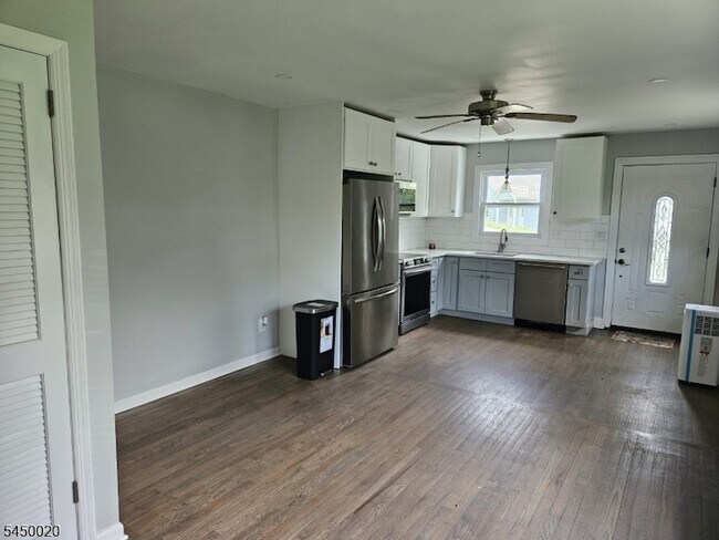 Building Photo - 25 Ivy Pl