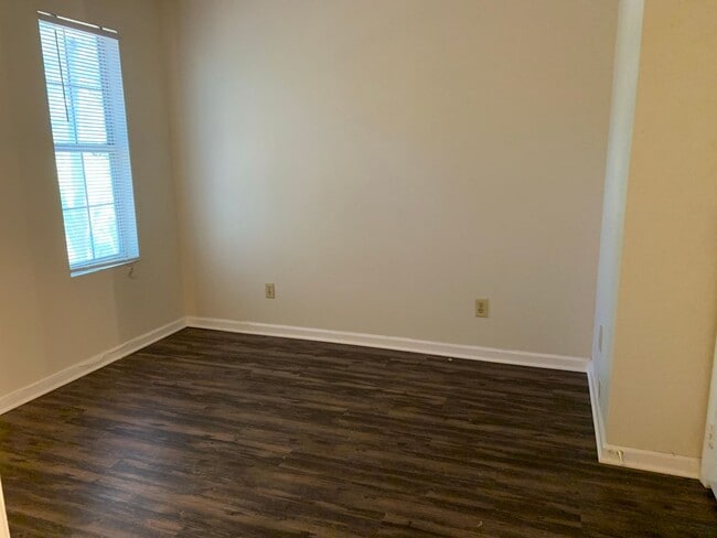 Building Photo - Spacious North Raleigh  Townhouse  *2 brm ...