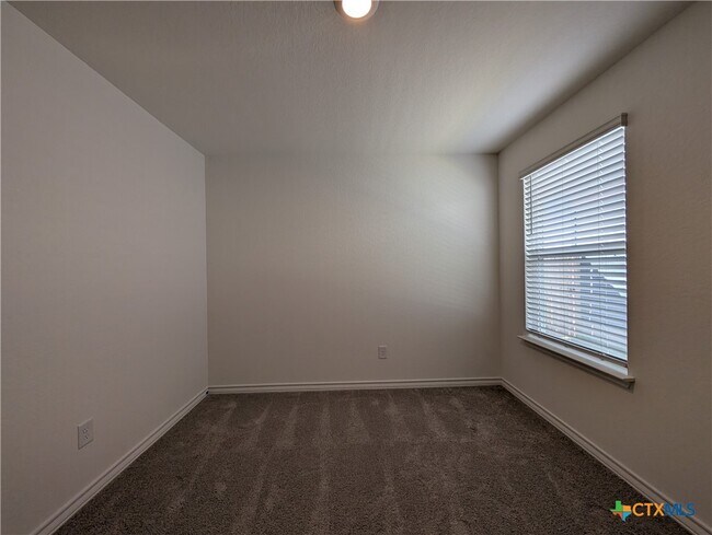 Building Photo - 862 Bluegrass Pt