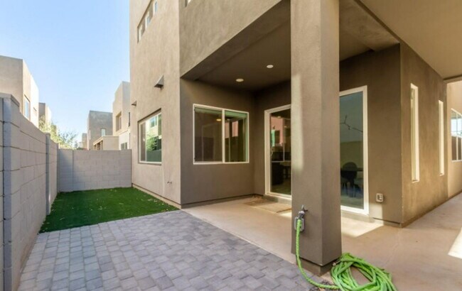 Building Photo - 6810 E Lyra Dr