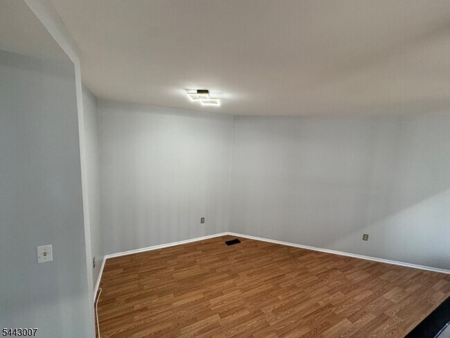 Building Photo - 3811 Bloomingdale Dr